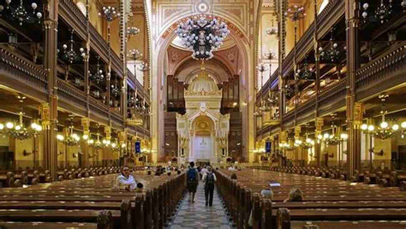 Dohány Street Synagogue In Budapest, Hungary Top Ten Sights: Budapest Carlo R