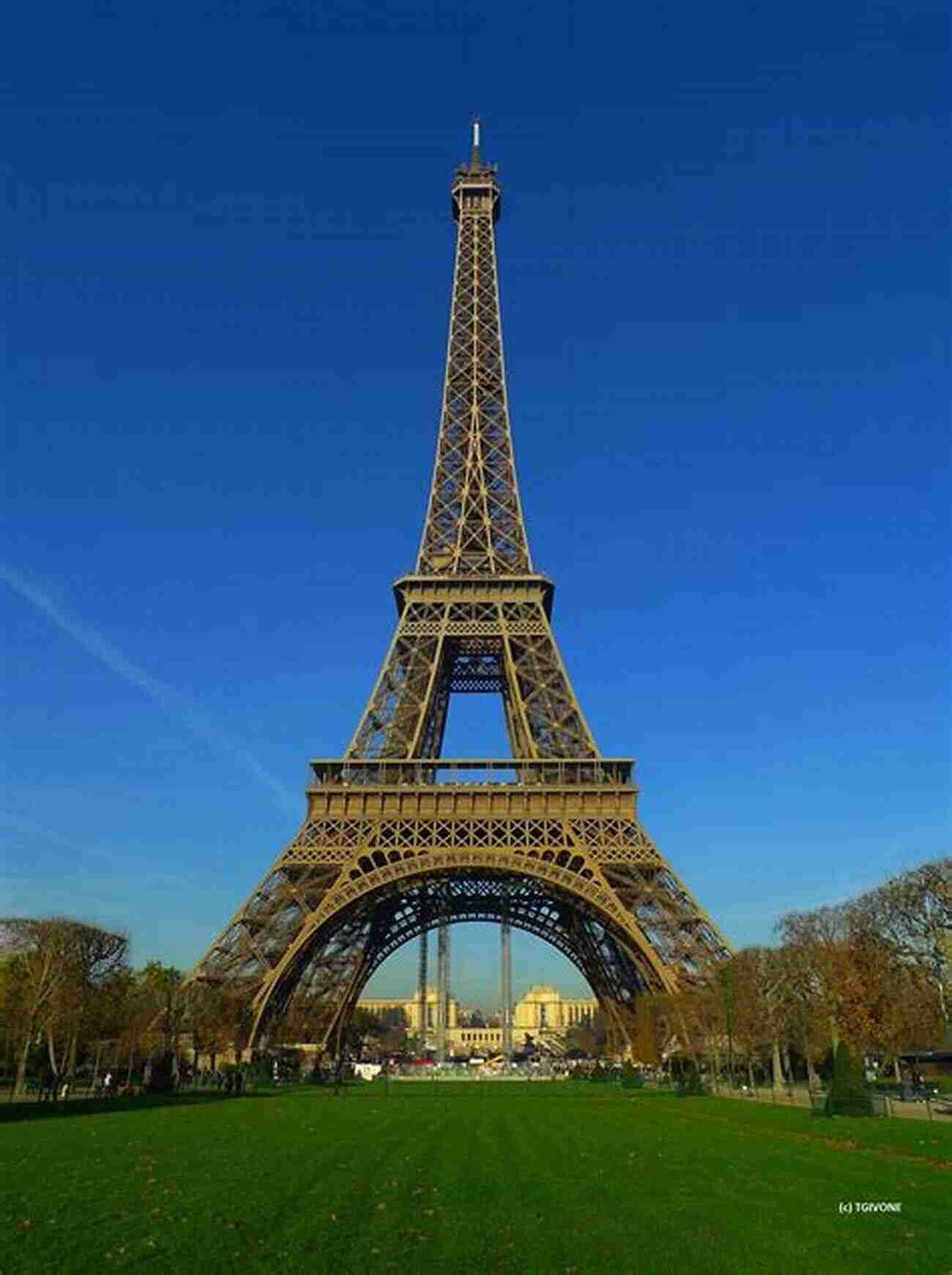 Eiffel Tower In Paris Top 20 Box Set: Western Europe Travel Guide Top 20 Places To Visit In France Spain Portugal (Travel Box Set 2)