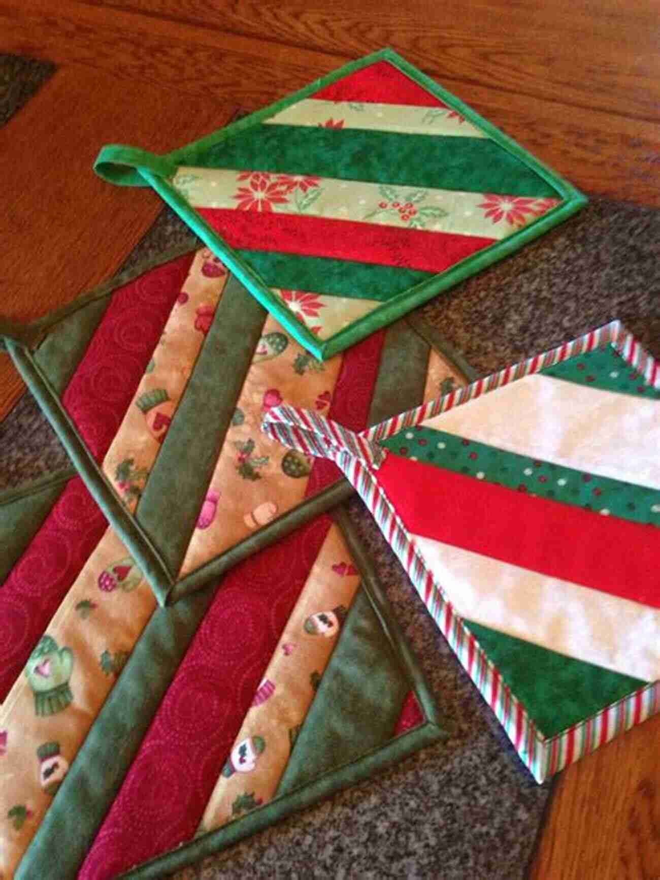 Festive Holiday Stockings Stitch It For Autumn: Seasonal Sewing Projects To Craft And Quilt