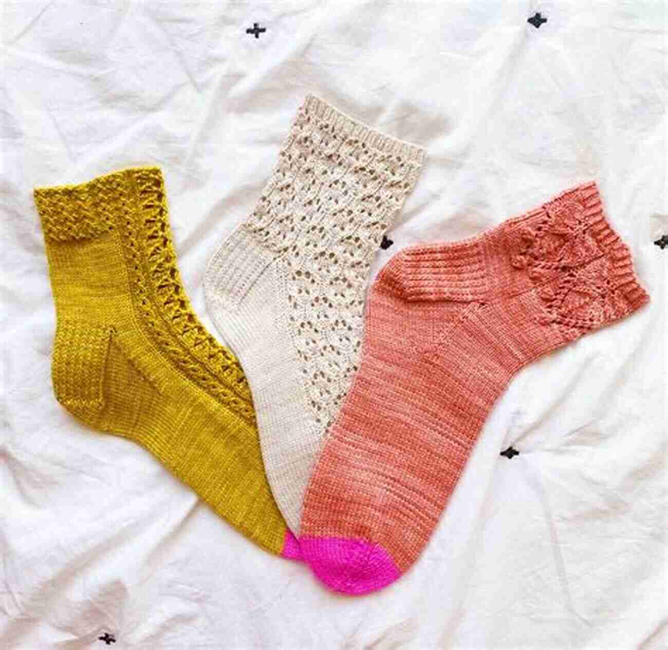 Floral Lace Socks Knitting For Baby: 30 Heirloom Projects With Complete How To Knit Instructions