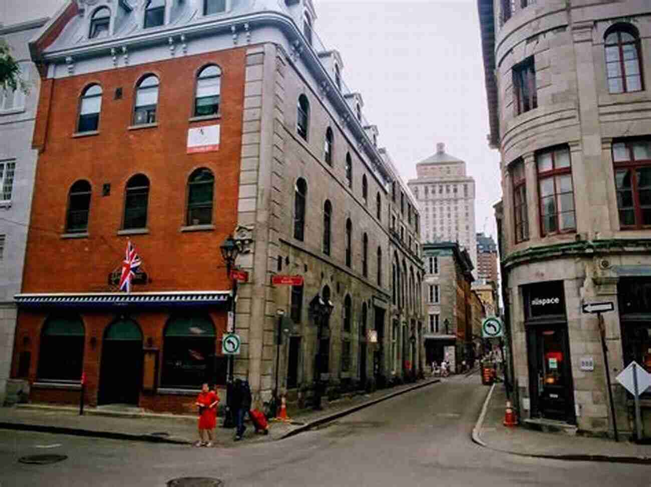 Old Montreal Streets And Buildings Things To Do In Montreal