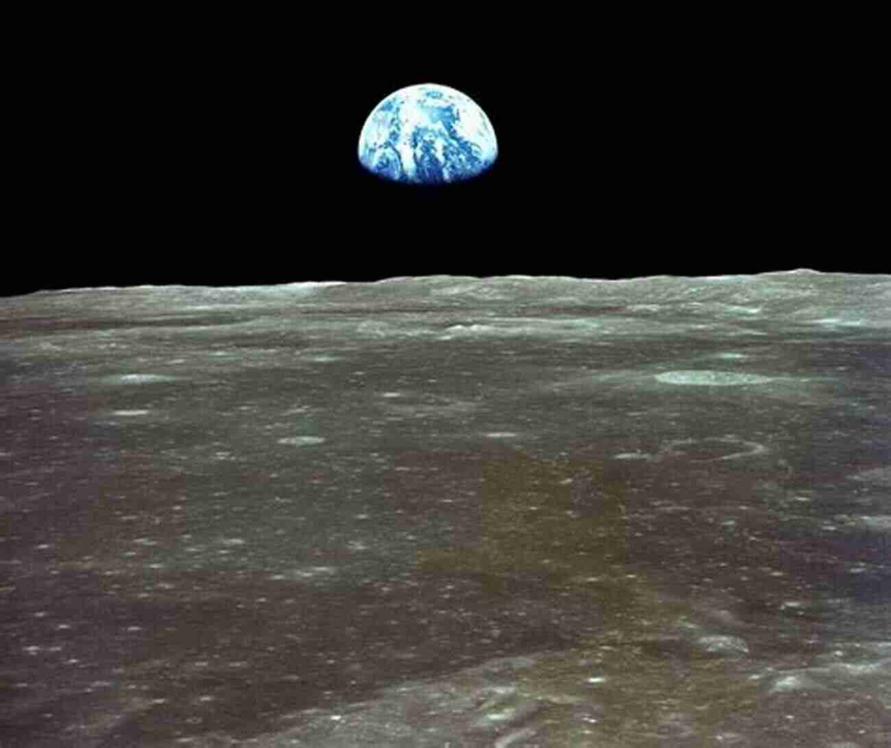 Stunning Image Of Earthrise Over The Moon's Horizon The Moon: NASA Images From Space