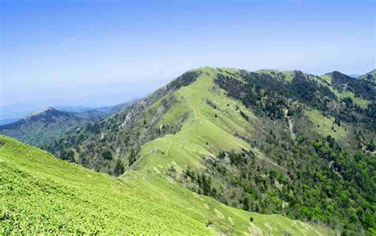 The Awe Inspiring Mount Tsurugi 10 Classic Alpine Climbs Of Japan (Volume 1)