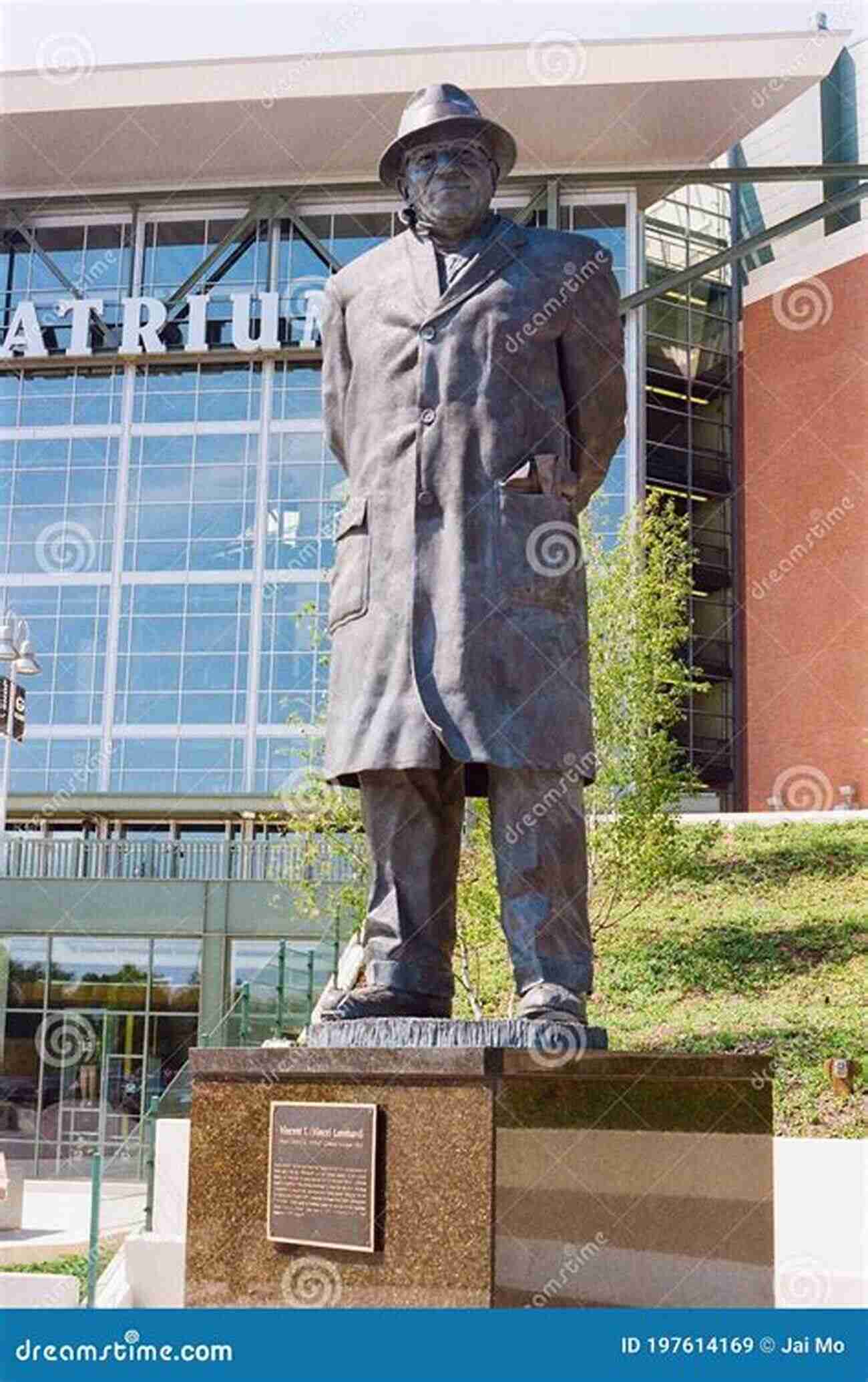 Vince Lombardi Statue At Lambeau Field Run To Win: Vince Lombardi On Coaching And Leadership